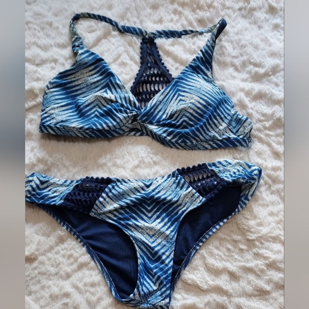 Ripcurl Blue and White Patterned Crochet Bikini Set